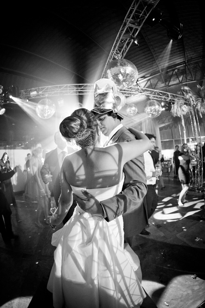 Noivos na primeira dança em casamento em Belo Horizonte